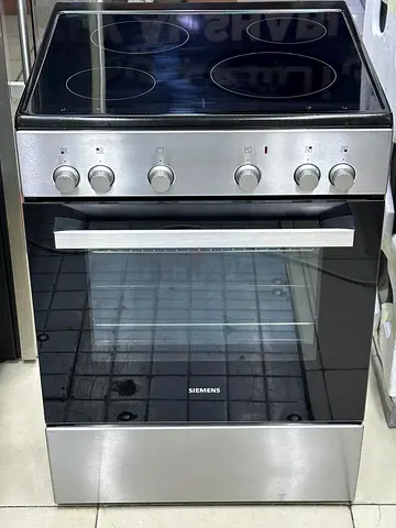 Siemens brand 4 burner electric cooker like new condition perfect working