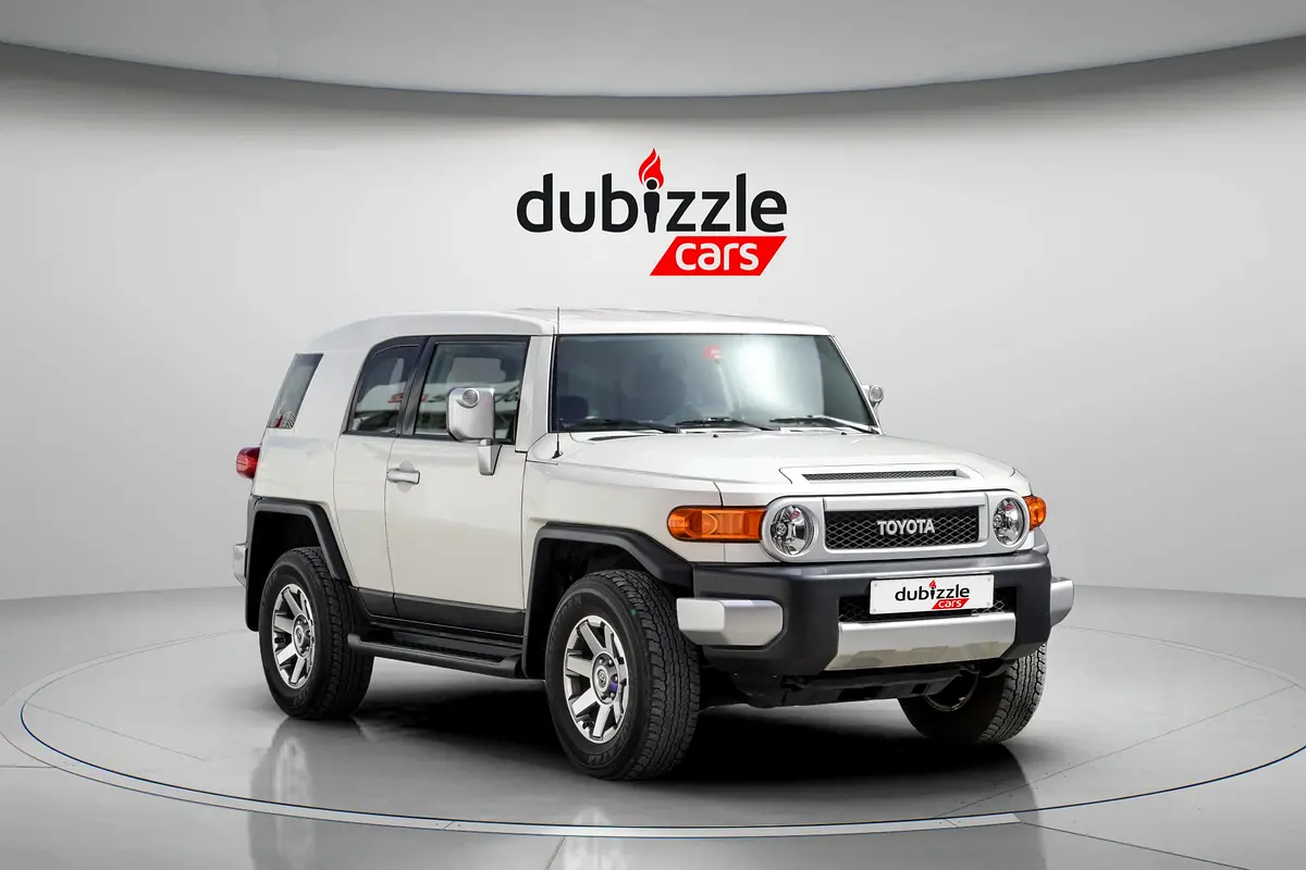 Toyota FJ Cruiser 2022 — photo 1 of 19