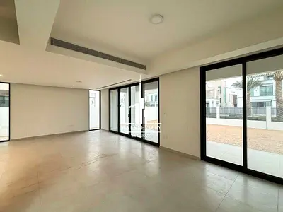 Spacious Corner Villa | Living in Prime Location