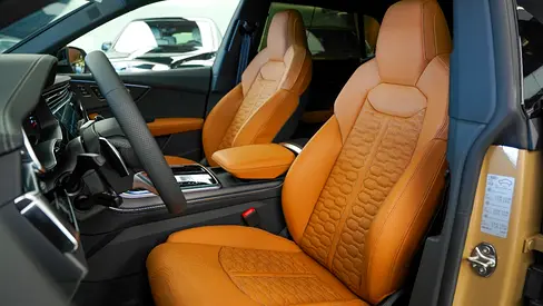صورة 8 لـ 2025 AUDI RS Q8