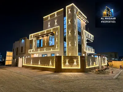 Corner villa, two floors and a rooftop with a private pool, close to the mosque. Price includes electricity and water. Freehold ownership for all nati