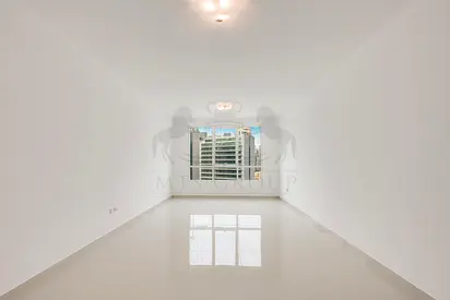 Study room 2BR | Closed-Kitchen | Big Layout