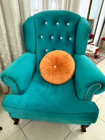 Velvet sofa 3’2’1 seater with table