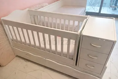 White wooden baby crib with attached dresser/changing unit - 120x60 mattress