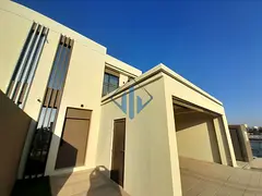 Post handover PP | Corner Unit | 1 minute to beach