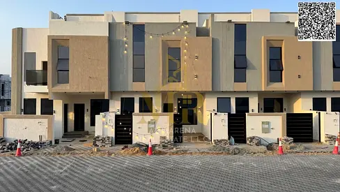 فيلا بسعر شامل رسوم التسجيل وكهرباء ومياه على الشارع الرئيسي جاهزة للسكن في أرقي مناطق عجمان تملك حر لجميع الجنسيات بدون دفعة مقدم