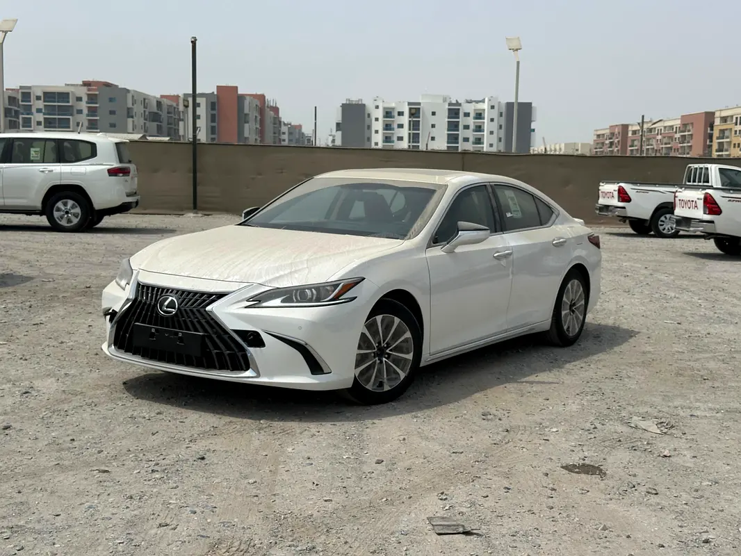 Lexus ES-Series 2025 — photo 1 of 17
