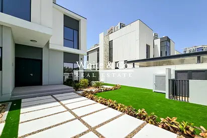 Single Row | Upgraded Villa | End of Apr