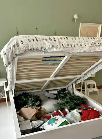 IKEA Malm king hydraulic size bed frame with mattress.(180 × 200 cm)