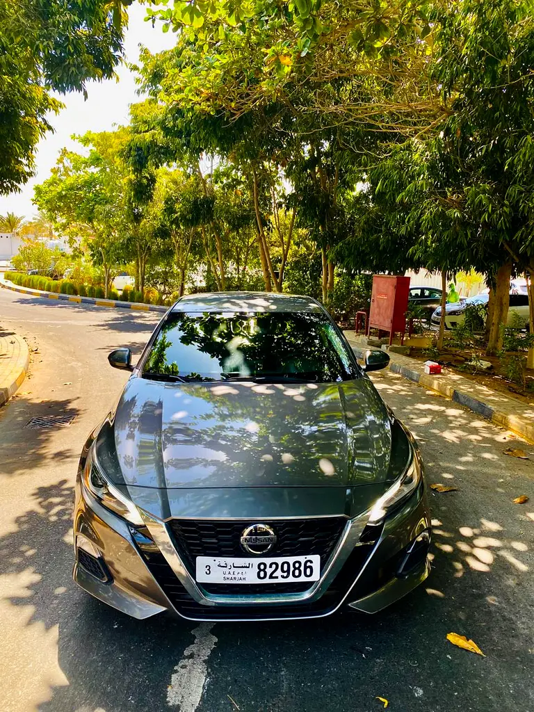 Nissan Altima 2022 — photo 1 of 14