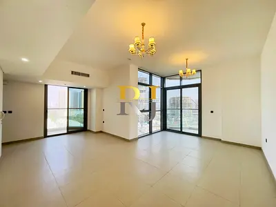 3BR Corner Apartment | Modern Island Kitchen | City & Park Views
