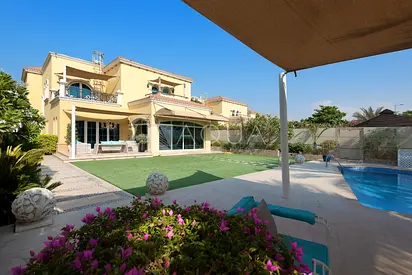 Fully Renovated 4 Bed Legacy Large Villa