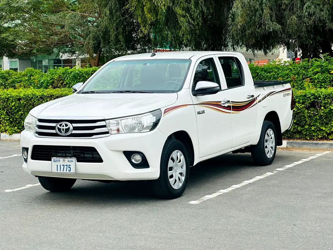 Toyota Hilux 2019 — photo 1 of 15