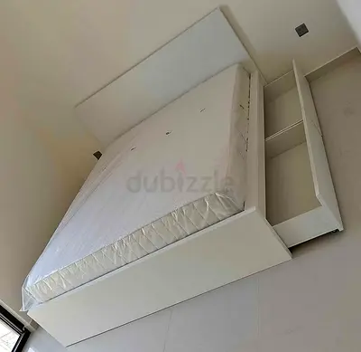 IKEA malam king‑size bed (180 × 200 cm) with 2 storage drawers underneath and an IKEA mattress ✨