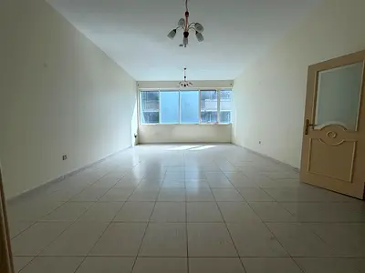 اكبر مساحه غرفتين وصاله بالتعاون/تكييف فري/قريبه من الخدمات اليوميه/قريبه من مخرج دبي