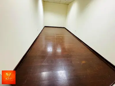 0FFICE AVAILABLE BIG SIZE WITH CHILLER FREE ALSO PARKING IS FREE NICE VIEW G00D BUILDING