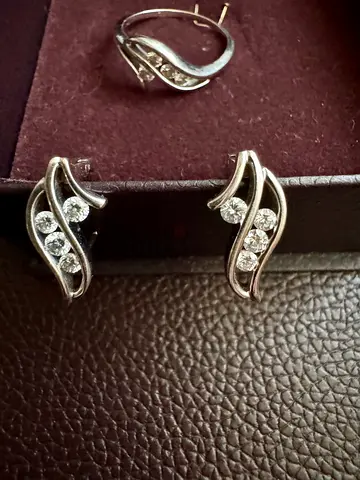 White gold and diamond set, earrings and ring