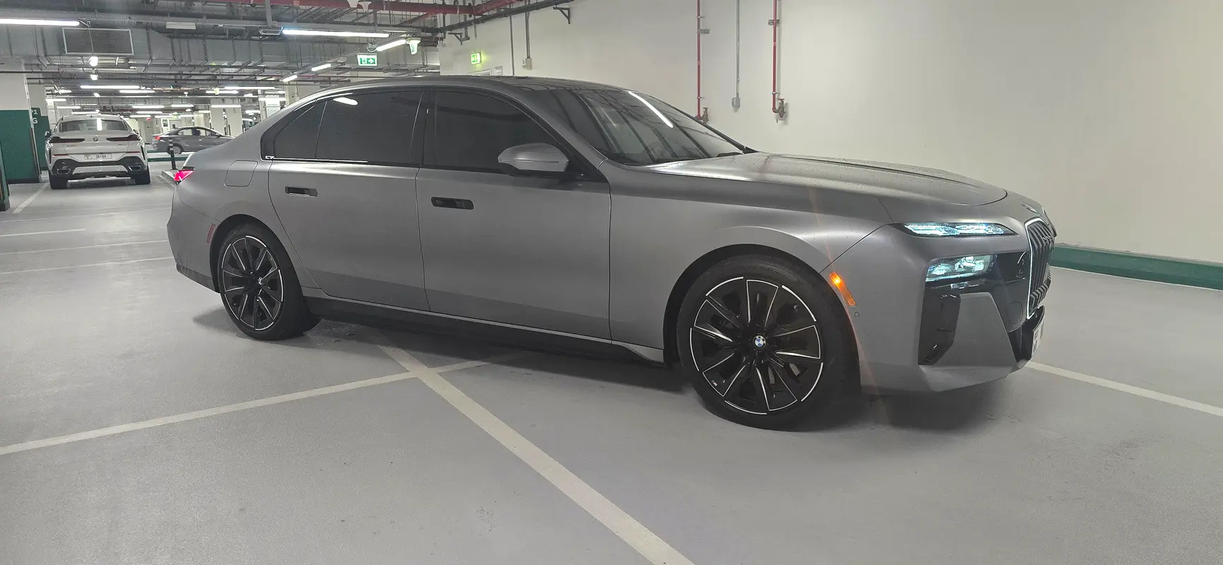 BMW i7 2024 — photo 1 of 14
