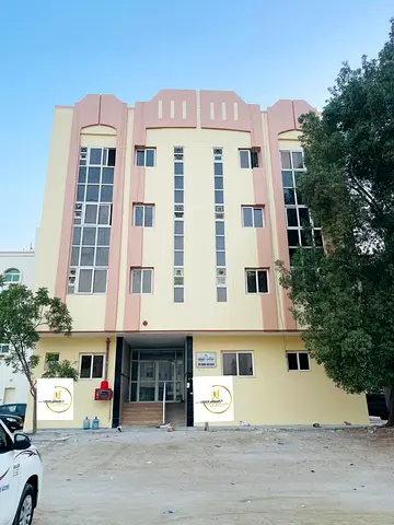 بناية للبيع في تجارية مويلح
