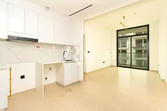 Vacant | Corner Unit | Villa Views