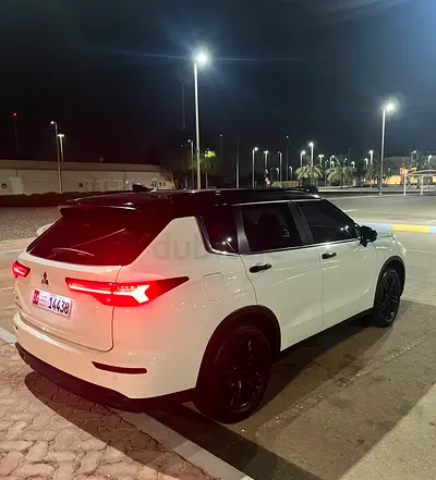 MITSUBISHI OUTLANDER GCC VERY CLEAN LADY DRIVER