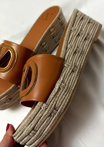 Valentino Garavani VLogo Cut-Out Leather Flatform Sandals – Size 39