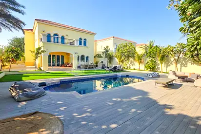 Upgraded Private 4 Bed | Park Facing