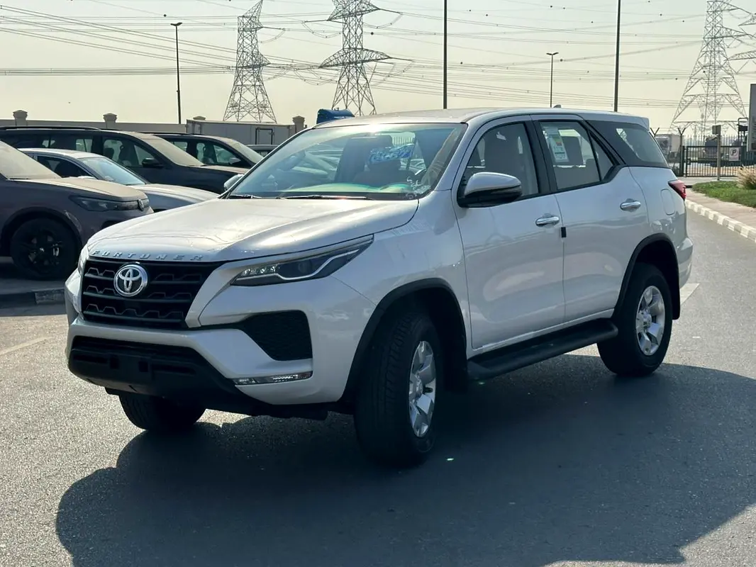 Toyota Fortuner 2026 — photo 1 of 19
