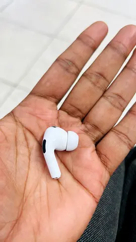 Apple Airpods pro 2 right side only  - just 8 month used, lost my charging case so selling
