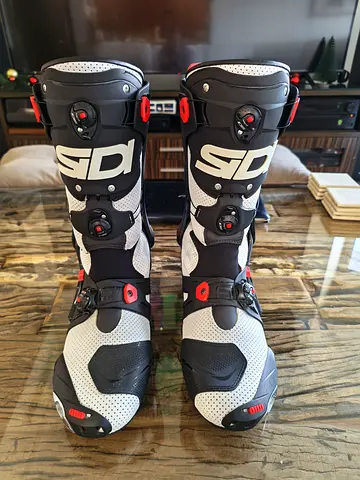 Motorcycle Track Boots for Race Enthusiasts. Brand SIDI REX AIR, SIZE 45 EUR.