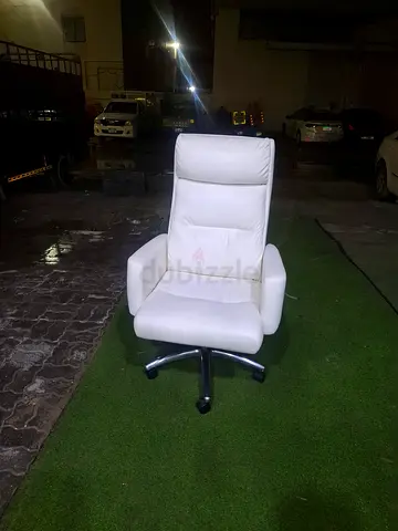 Luxury Office Chair – Like New – 400 AED