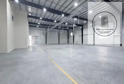 Opportunity to buy a 33,500 sq ft warehouse with 550 kW of electricity