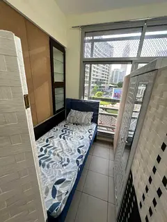 I have excutive bedspace only for girls