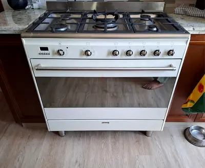 New models Smeg white cocker 5 burner top gas with electric oven