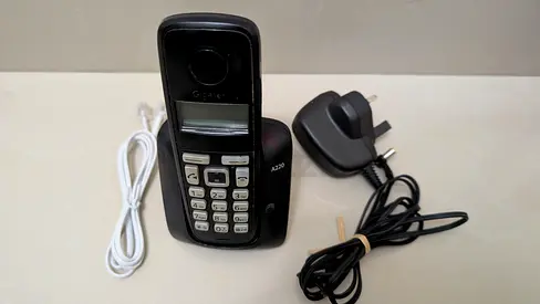 Gadget A220 Landline Telephone with Charger and Cords