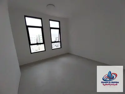بالشارقة القليعة غرفة وصالة و2 حمام أول ساكن على شارع الشرق قريب من جمعية الشارقة التعاونية مخرج سهل لدبي باركنج وشهر مجاناً