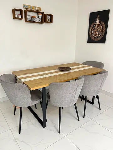 DYSK oak dining table set with upholstered grey chairs and bench