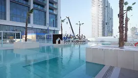 Luxurious Studio Apartment with Marina View, Main Road View