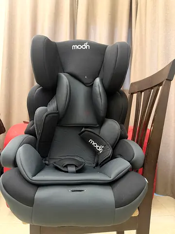 Moon toddler car seat (black) - good condition