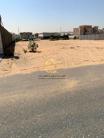 للبيع ارض سكنية في منطقة الحوشي , تملك حر للاخوة العرب , تصريح بناء ارضي + اول