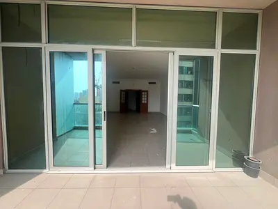تكييف عالمالك وبلكونتين جميع الغرف ماستر مع خزائن بالحائط وباركن مجانا وجيم ومسبح مجانا مساحة واسعة وموقع حيوي قريب لكافة الخدمات وقريب لمخرج دبي