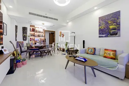 Spacious Apt with Water View | Flexible Cheques