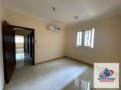 ثاني ساكن – أجمل وأرقى شقة غرفة وصالة في النباعة مع موزع للخصوصية ومطبخ بمساحة كبيرة بتصميم حديث .