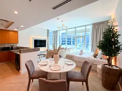 Bay Square Large Studio Balcony l Bills Inc l Free wifi l Free Parking l 0 Commission l Limited Offe