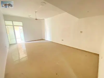 غرفة نوم وصالة موزع كبير يمنح مساحة إضافية 2 حمام بلكونة كبيرة باركن مجاني برج مميز وقريب من الخدمات بيئة سكنية هادئة ومريحة
