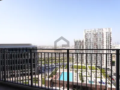Spacious and Bright Unit | Pool n Community View