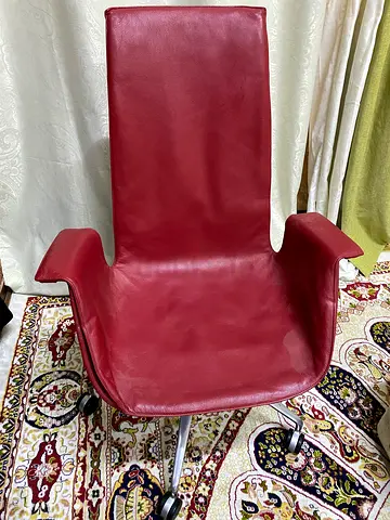 Red Leather Lounge Chair