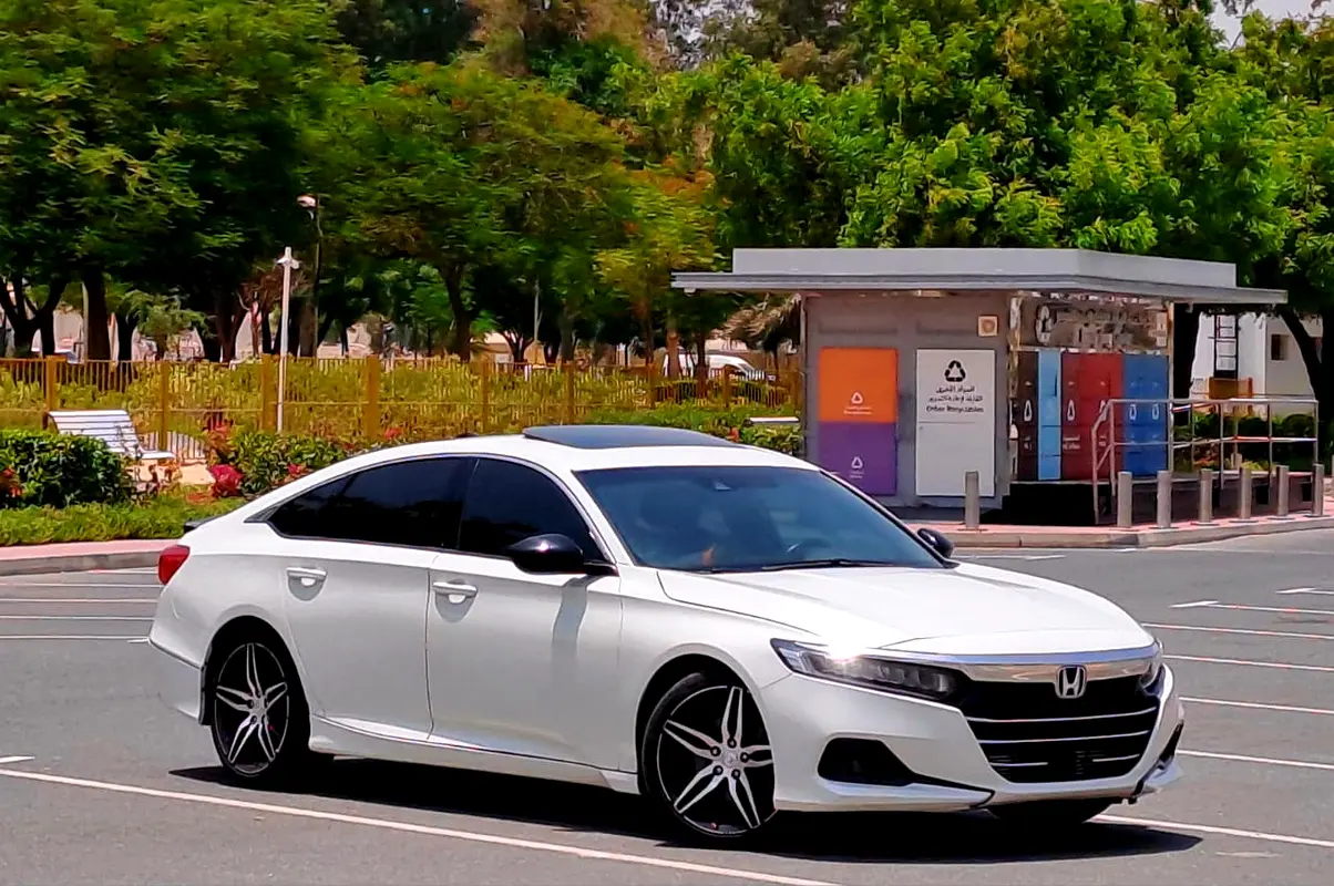 Honda Accord 2020 — photo 1 of 14