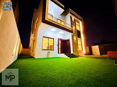 Villa for sale, elegant design, excellent interior yard, villa includes fees, registration, and freehold ownership for life. Two-story villa with a ro