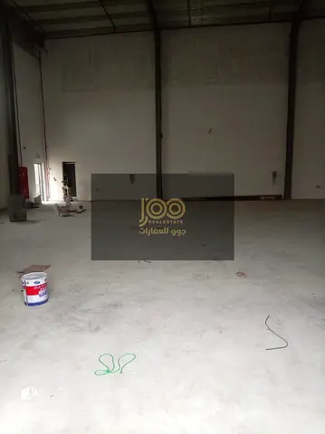Available for annual rent in Umm Al Quwain, Umm Al Thuoob: 3 adjacent warehouses Total area: 13,000 sq. ft. Total power: 220 kW
